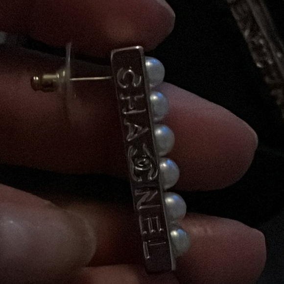 Preloved Chanel earrings pristine condition has pearls in gold stamp show 2023 - Picture 11 of 12